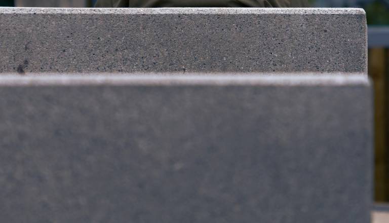 Mestna občina Ljubljana zavrača kritike na račun klopi ob Cukrarni