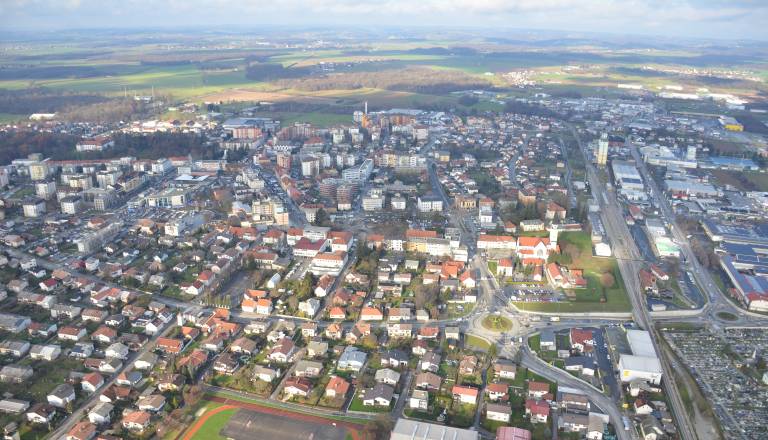 Kako bo Pomurje izgledalo čez pet let? SDS napoveduje močno gospodarstvo, Levica večjo odpornost in varna delovna mesta