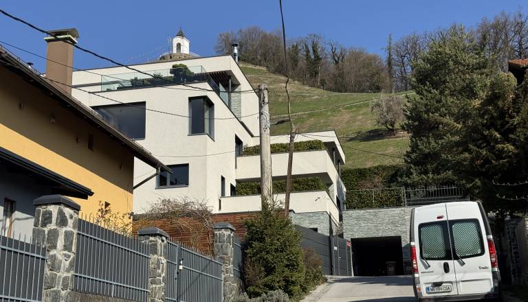 FOTO in VIDEO: Zaradi domnevne zlorabe položaja naj bi pridržali župana