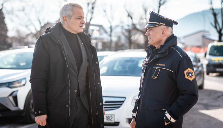 Vrstijo se odzivi: Pirati pozivajo Arsenoviča k odstopu, Janša in Kangler o preusmerjanju pozornosti