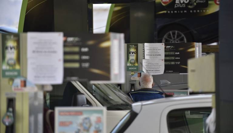 FOTO: Tudi ponekod v Ljubljani točenje goriva omejeno na 30 litrov