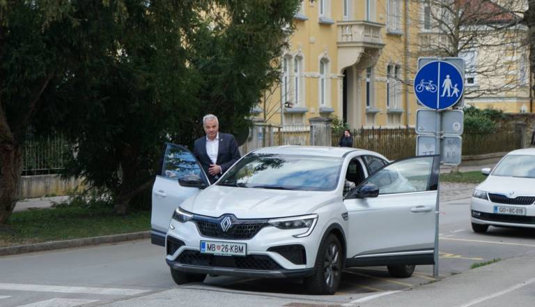 FOTO in VIDEO: Arsenovič je zunaj, ujeli smo njegovo prvo izjavo po pridržanju