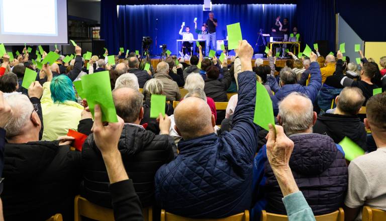 FOTO in VIDEO V Štepanjskem naselju sklicali ljudsko skupščino o parkirnih pravilih
