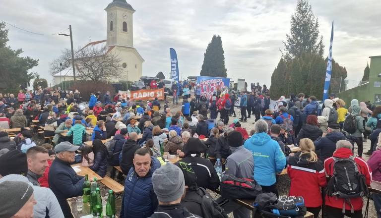 Na noge! Ob dnevu žena dobrodelni pohod za mamo samohranilko iz Maribora, ki si želi vsaj približno normalnega življenja 