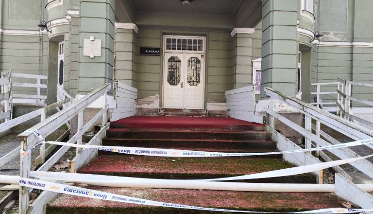 V Šiški na gledalce padale kapljice vode, stara Drama pa je že obrastla z mahom in ovijalkami