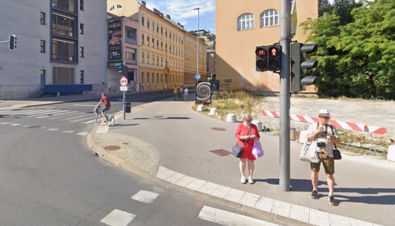 Le sedem sekund zelene luči na Aškerčevi, občina vztraja pri ureditvi