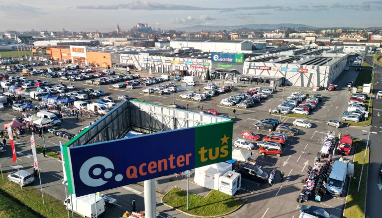 Bolšji sejem pred Qcentrom Ptuj: Stičišče tradicije, lokalnih okusov in unikatnih najdb