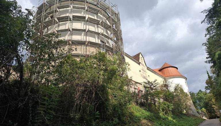 FOTO: Tako so v Brežicah obnovili stolp gradu, zdaj ima pomembno pridobitev