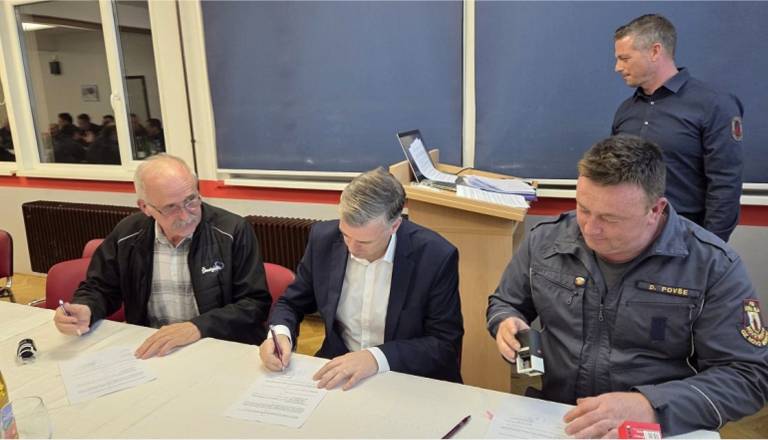 Podpisani novi aneksi o financiranju gasilskih društev v Novem mestu