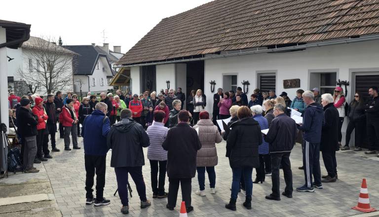 FOTO: Jožefov pohod na Cankovi združil pohodnike