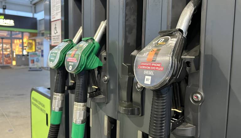 Uvedena nova pravila bencinskih servisih, toliko lahko natočite odslej