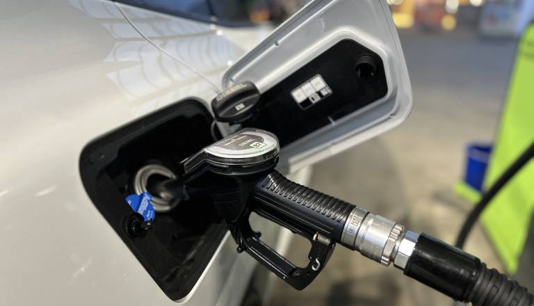 Nova pravila na črpalkah: Preverite, koliko goriva lahko natočite