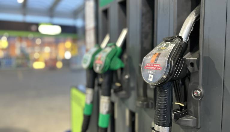 Nova pravila na črpalkah! Toliko goriva lahko natočite odslej