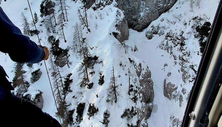 Tragično: Pogrešanega našli mrtvega na območju Begunjske Vrtače