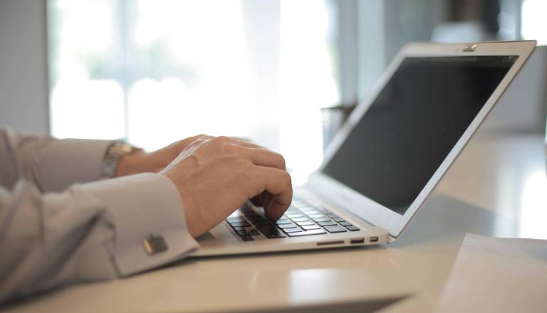 Konec skrivanja plač: Nova pravila in kazni do 20.000 evrov