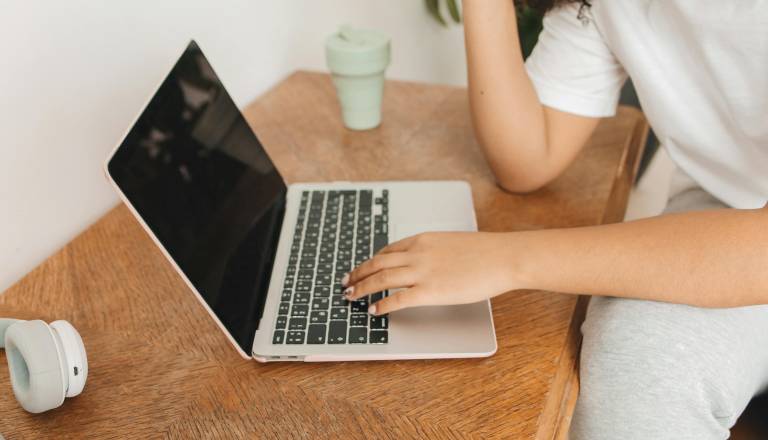 Objava višine plače v oglasih bo obvezna, kazni za delodajalce do 20.000 evrov