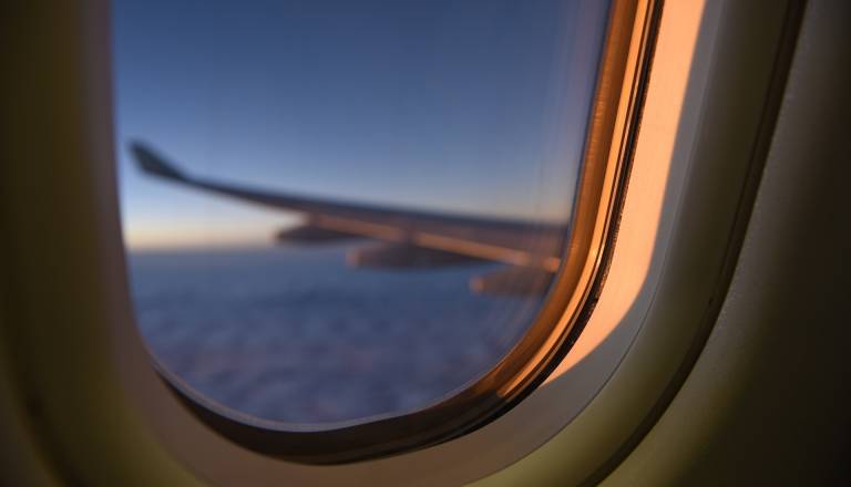 Počitnice postajajo luksuz: Vojna v Iranu dviguje cene letov