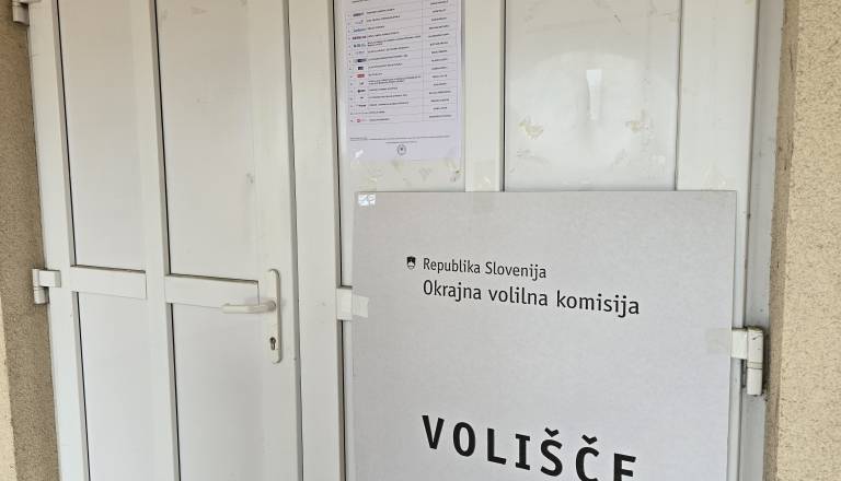 Volivci ostali pred vrati, zaradi tehnične napake onemogočeno glasovanje