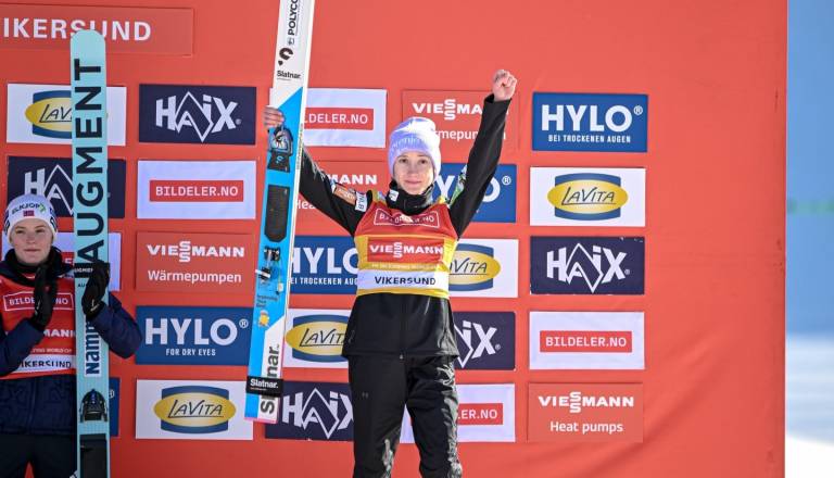 Finalno serijo v Vikersundu odpihnilo, Nika Prevc na stopničkah