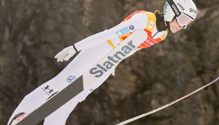 Nika Prevc druga v Vikersundu, finalno serijo odpihnil veter