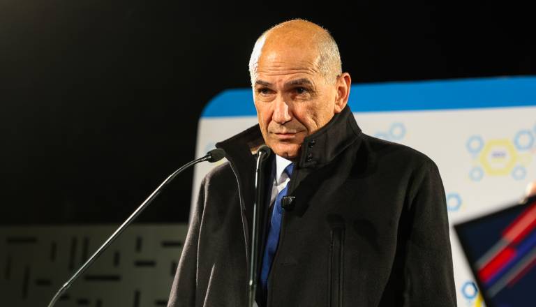 FOTO in VIDEO: Janša v štabu SDS omenja nezakonitost pri predčasnih volitvah