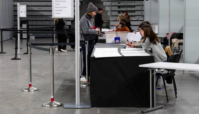 VZPOREDNE VOLITVE: Kaže na tesen izid ...