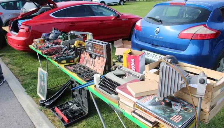 FOTO in VIDEO: Mopedi, starodobniki in druga rabljena oprema privabili obiskovalce