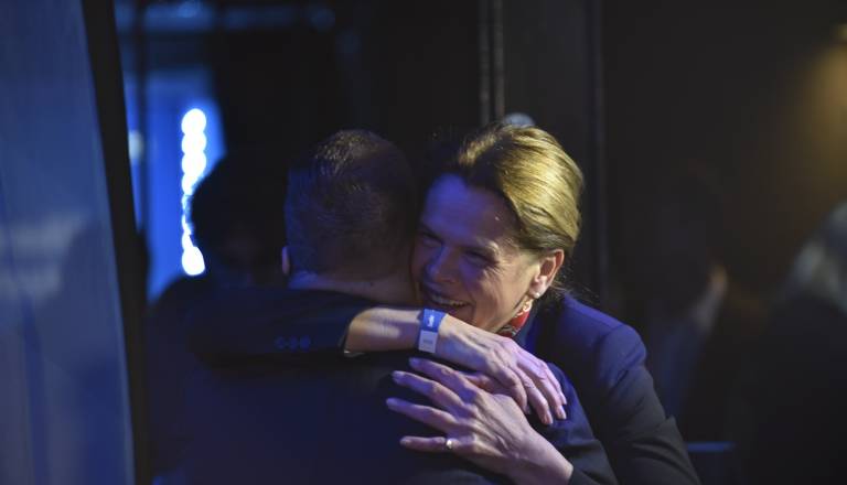 FOTO in VIDEO: Prvi utrinki iz štaba Gibanja Svoboda, kako pričakujejo rezultate, kdo je prišel?