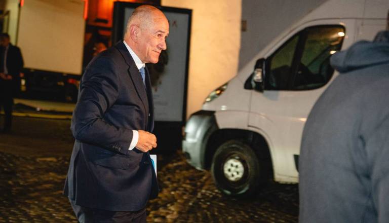 Tik pred zaprtjem volišč se je oglasil Janša. Pravi, da je situacija kritična