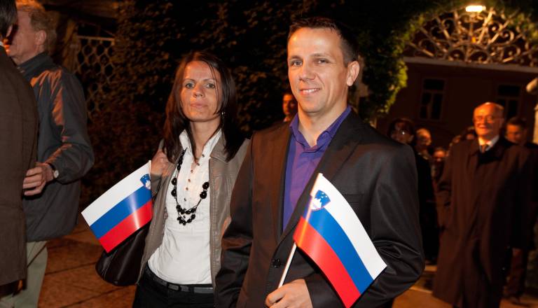 Kranjcu ni uspelo dobiti poslanskega mandata: »Mogoče sem se preveč držal pravil«. Zakaj so se aktivirali župniki?