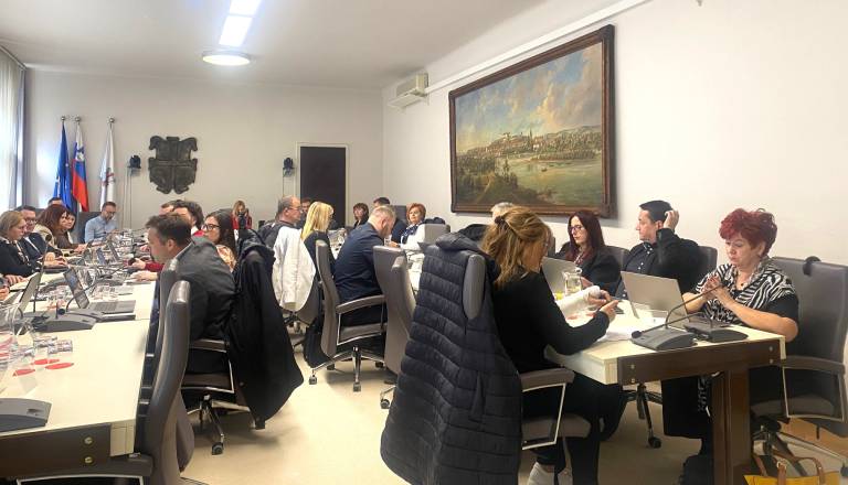 Višji stroški in rast plač prinesli podražitev odvoza odpadkov na Ptuju