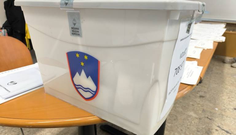 Med Svobodo in SDS 7700 glasov razlike, danes se začenja še štetje glasov po pošti