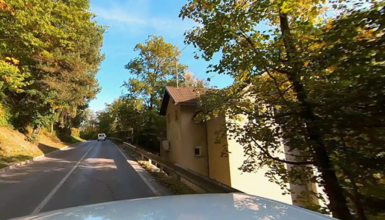 Na Večni poti hitra sanacija strehe, nevarnost je bila prevelika