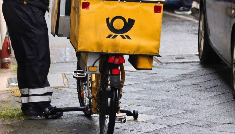 Nova sprememba na Pošti Slovenije: Krajani zaskrbljeni zaradi krajšanja urnika