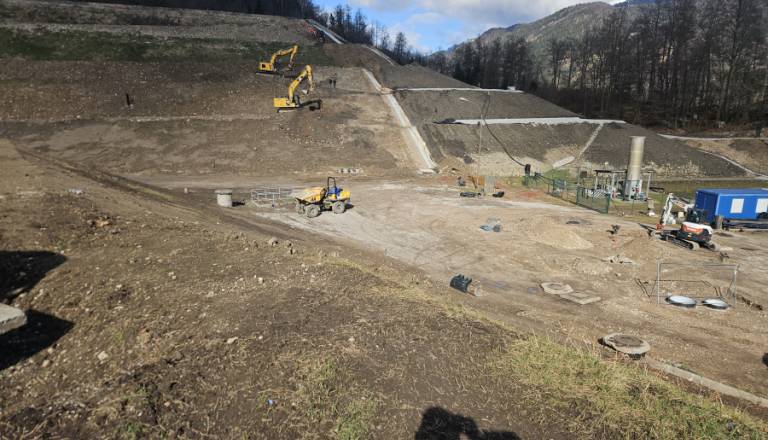 Na Mali Mežakli hkrati zapirajo staro odlagalno polje in gradijo novo