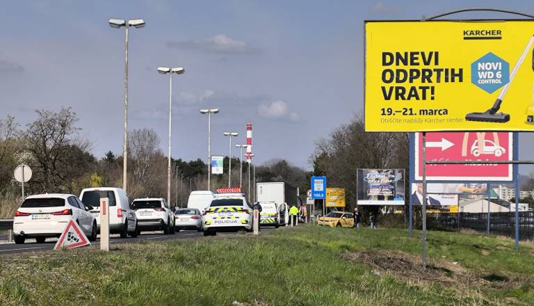 FOTO in VIDEO: Nesreča na Tržaški cesti v Mariboru, promet je oviran, nastaja zastoj