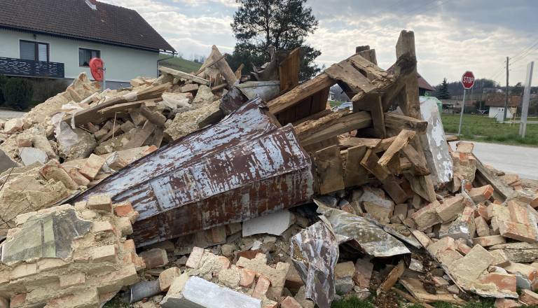 Zakaj se je kapelica v Zagorcih popolnoma porušila? Župan razkriva ozadje in nadaljnje korake