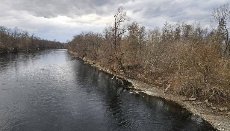 Rekordno nizek vodostaj reke Mure? Pretok izrazito pod povprečjem, struga vse bolj globoka