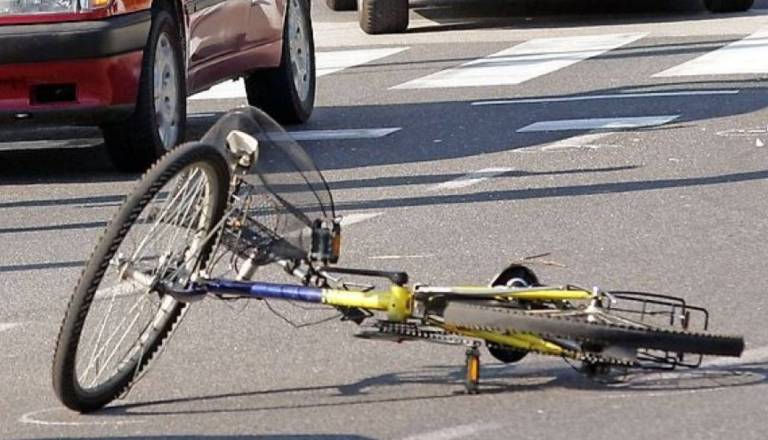 Neprilagojena hitrost terjala svoj davek: V Ljubljani poškodovan mlajši kolesar