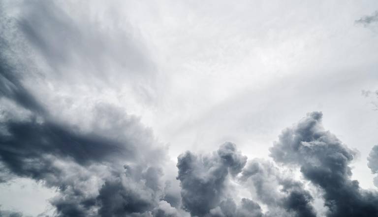 Prehod hladne fronte, jutri sunki vetra v naših krajih tudi več kot 70 kilometrov na uro