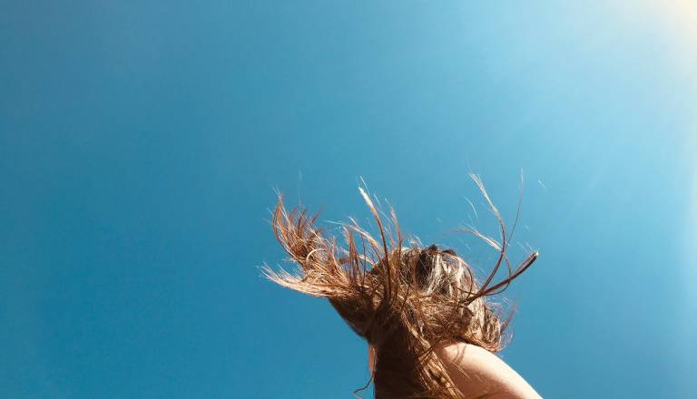 Arso izdal rdeče opozorilo: Močan veter in nevarnost vetrolomov