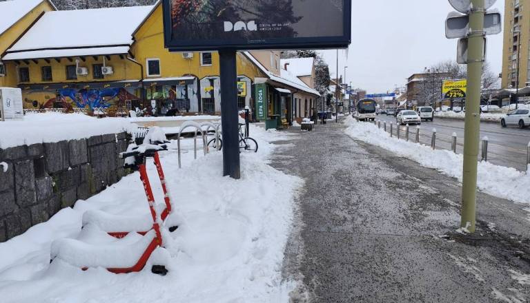 Tudi Ljubljano zajema hladna fronta; trda bi lahko predla tistim, ki se bodo podajali v smer ...