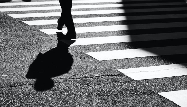 Na prehodu za pešce trčil v otroka na poganjalčku