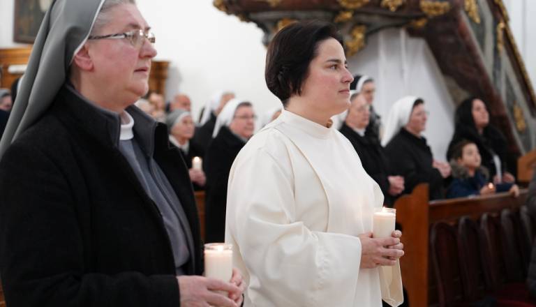 Izbrala redko življenjsko pot: Postala je posvečena devica