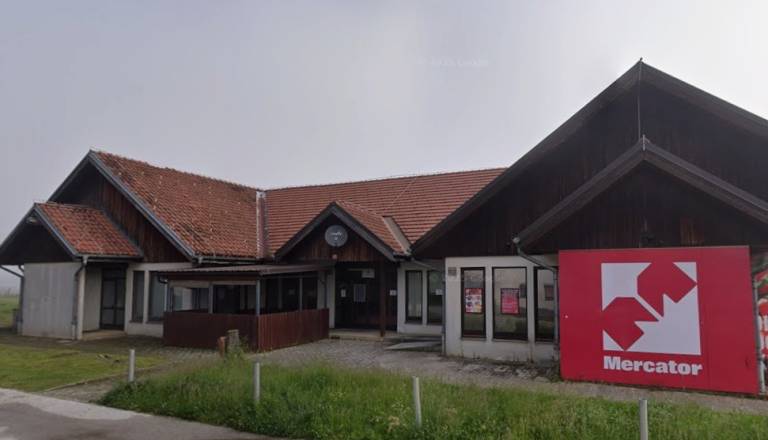 Za pol milijona evrov se prodaja bivši Mercator pri Kočevju