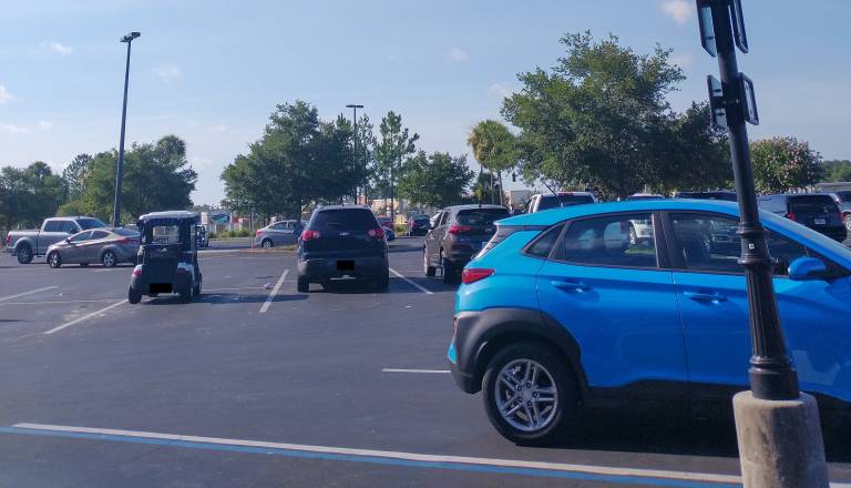 Parkiranje pred Lidlom v Kamniku ni več samoumevno: Cena 4 evre na uro, kazen do 50 evrov