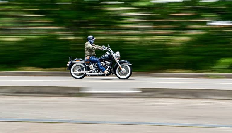 Huda nesreča v Logatcu, motorist nastradal zaradi prekomerne hitrosti