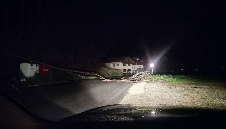 Na območju podjetja Elektro Maribor brez elektrike več kot 21.500 odjemalcev