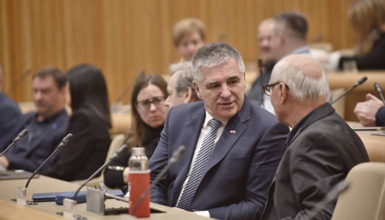 Bo Slovenija obstala v birokraciji? Občine opozarjajo: Izgubljamo investicije in razvojne priložnosti