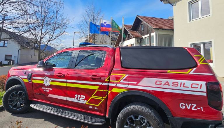 Gasilci iz širše regije v soboto na pomoč Žirovnici pri odpravljanju škode zaradi vetra